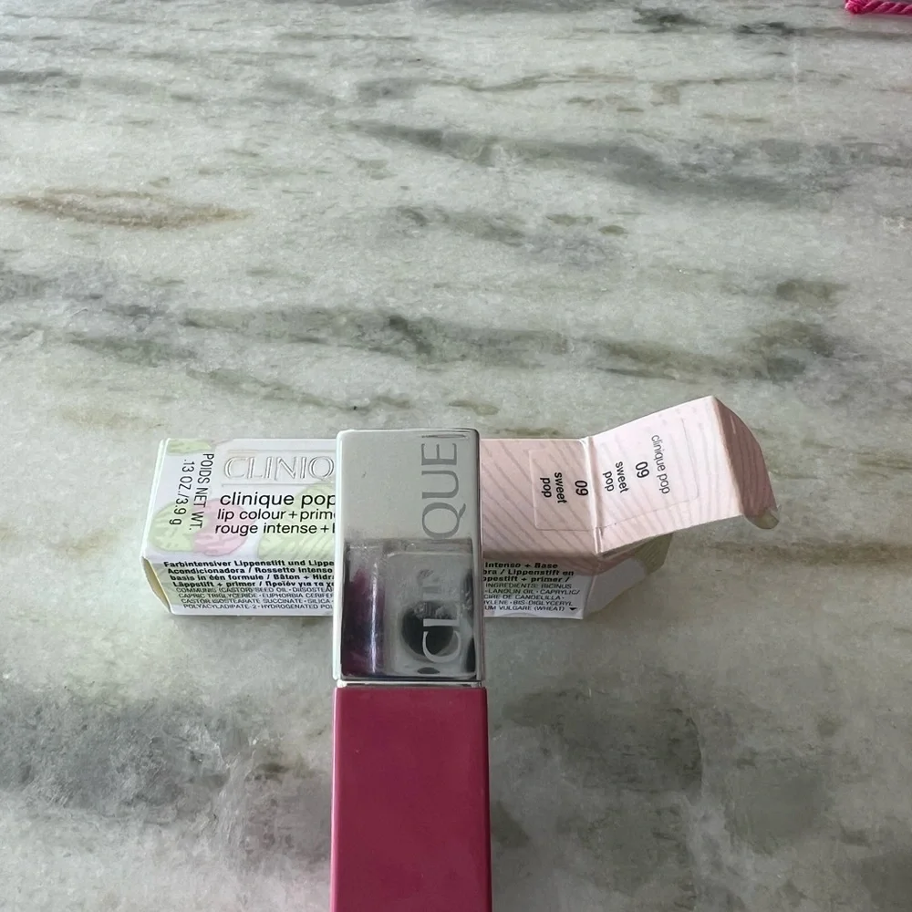 Clinique Pink Lip Primer - Picture 1 of 7